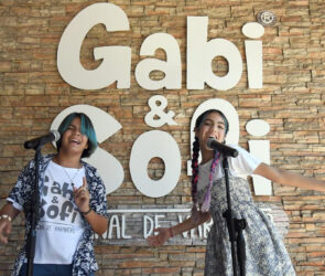 Gabi y Sofi cantan, la parte humana de la marca